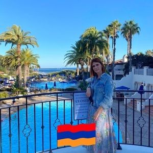 Meet your Posher, Naira